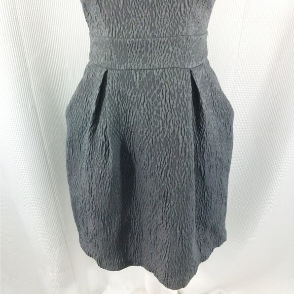 BCBGENERATION! DOVE GRAY CRINKLED FINISH, CINCHED WAIST,FRONT PLEAT DRESS! SZ 2 - Picture 4 of 8